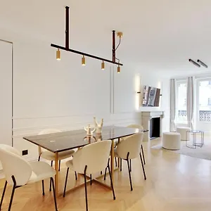 Stunning With View At The Very Heart Of Paris