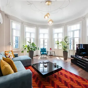 Fandango By Halu!, Gorgeous Neoclassical Next To Metro Station Apartment